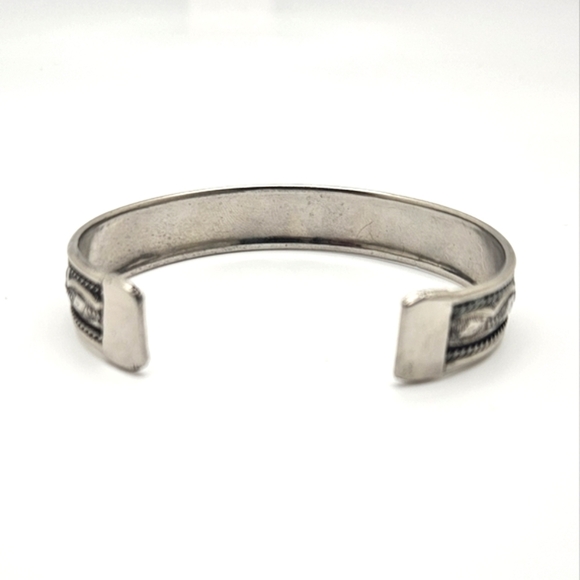 🟢3/$19🟢 Vintage Carved Silver Cuff Bracelet Handmade Nickel Silver - Picture 5 of 6